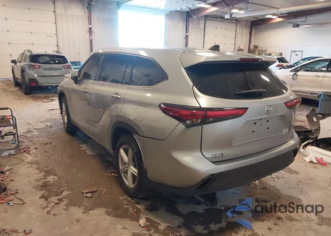 2022 Toyota Highlander Le z USA, uszkodzony, nr VIN 5TDBZRBH5NS249498